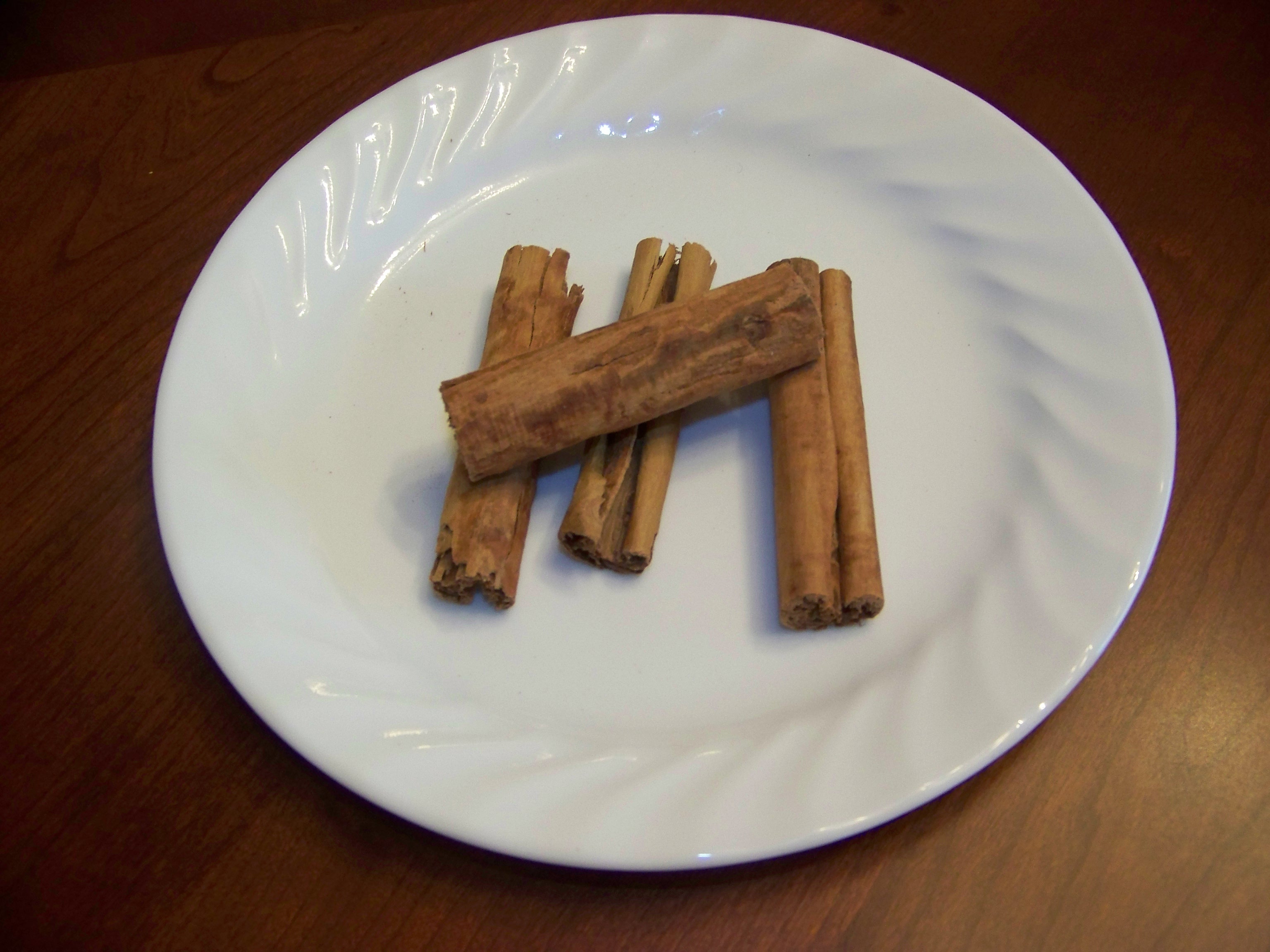 cinnamon sticks image